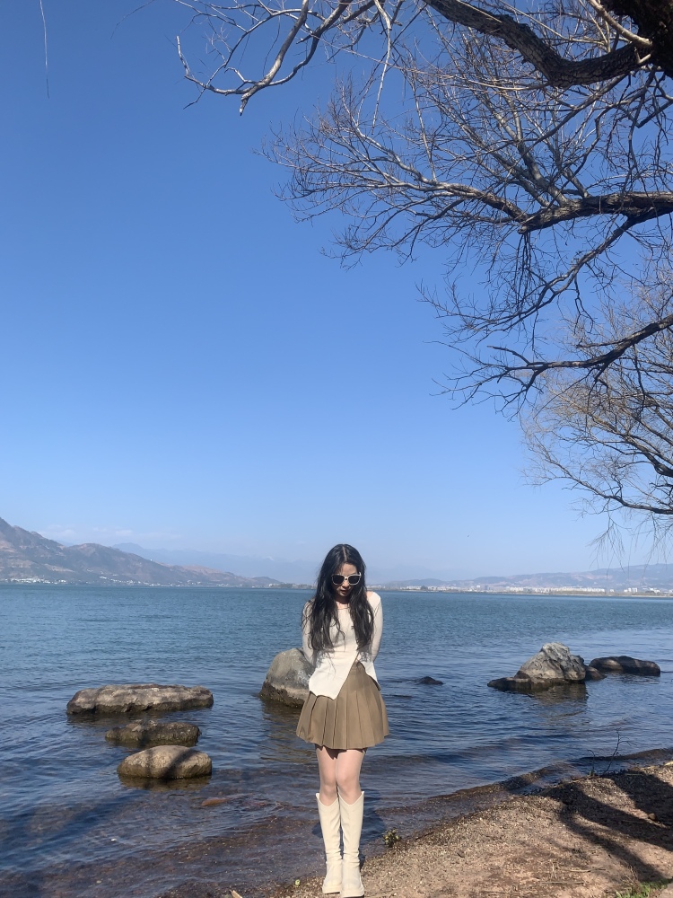 Amu-四川省·成都市·锦江区--卖家秀，喜欢拍照，可接衣服饰品，身高160体重95什么风格都可以，可以p图