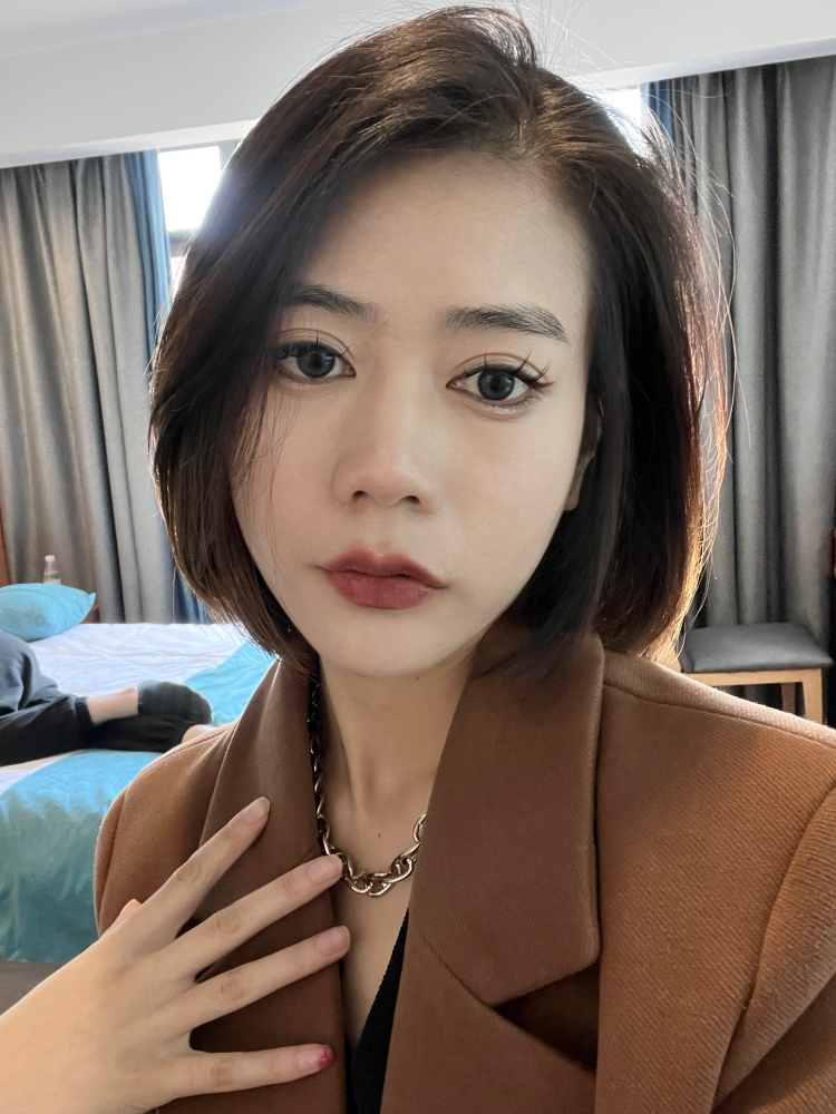 🍑-贵州省·贵阳市·云岩区--坐标贵阳 153 75斤 可接寄拍、送拍 风格不限 爱拍照会p图 衣服、美瞳、饰品、包包、护肤都🉑️