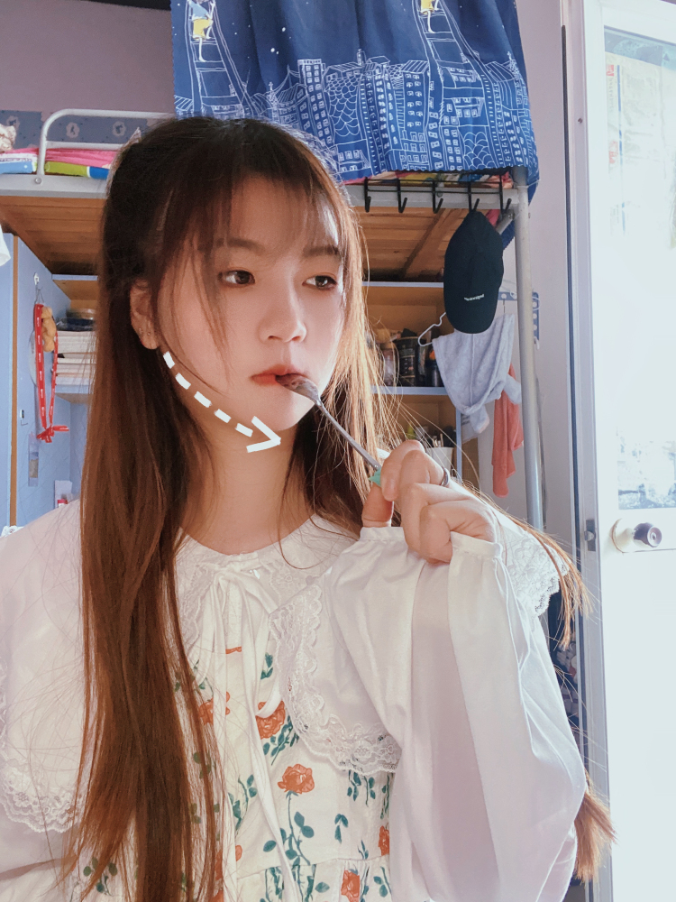 Jane-浙江省·杭州市·江干区-抖音，微博，某红薯，快手-大四毕业生
身高160cm 体重44kg
喜欢拍照
对一切好看的饰品和衣服没有抵抗力！！