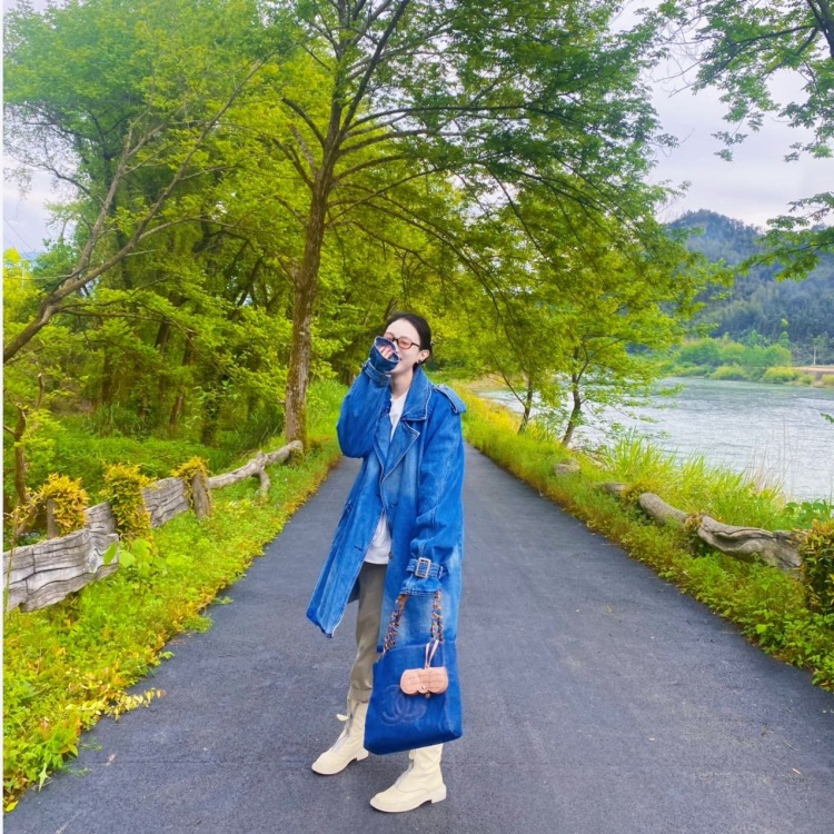 卢百万💵-浙江省·丽水市·龙泉市-某红薯-身高:162 体重:44kg 任何风格都可驾驭,有6年的档口服装拍摄经验,会穿搭,拍摄,ps,出片快~接寄拍,衣服,包包,墨镜,帽子