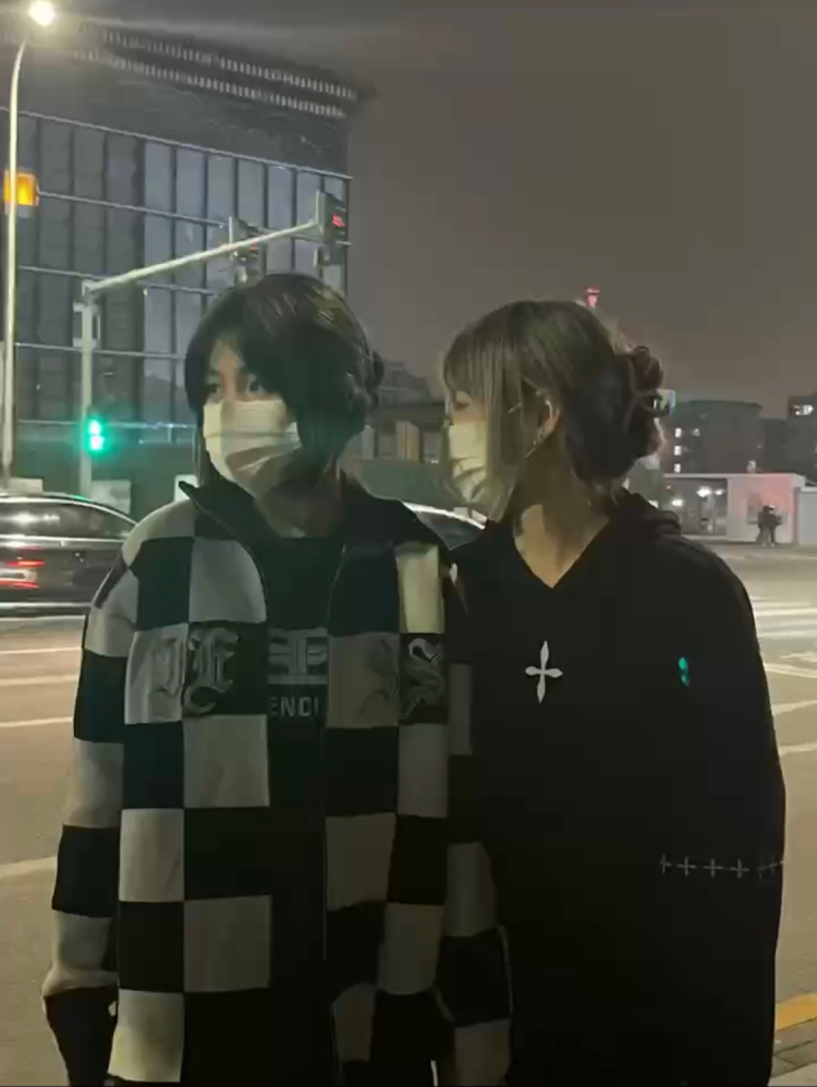 穎-北京市·北京市·房山区--净身高172 52kg 表演专业(服装表演)会修图 各个领域都擅长一点