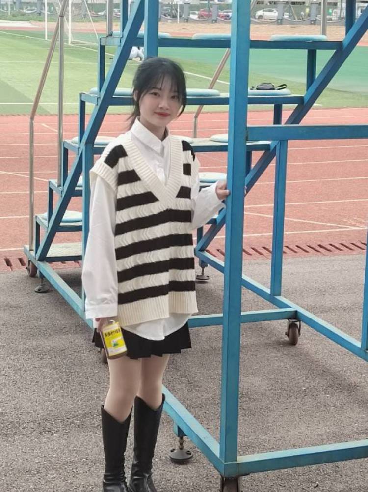 叫戴滴啊？！-湖南省·湘潭市·雨湖区-快手 抖音 某红薯-在校学生 161 43kg 价格可商议 接受赠拍 平时喜欢拍照 修图 可以开箱测评 更加希望是服饰类和日常生活用品类