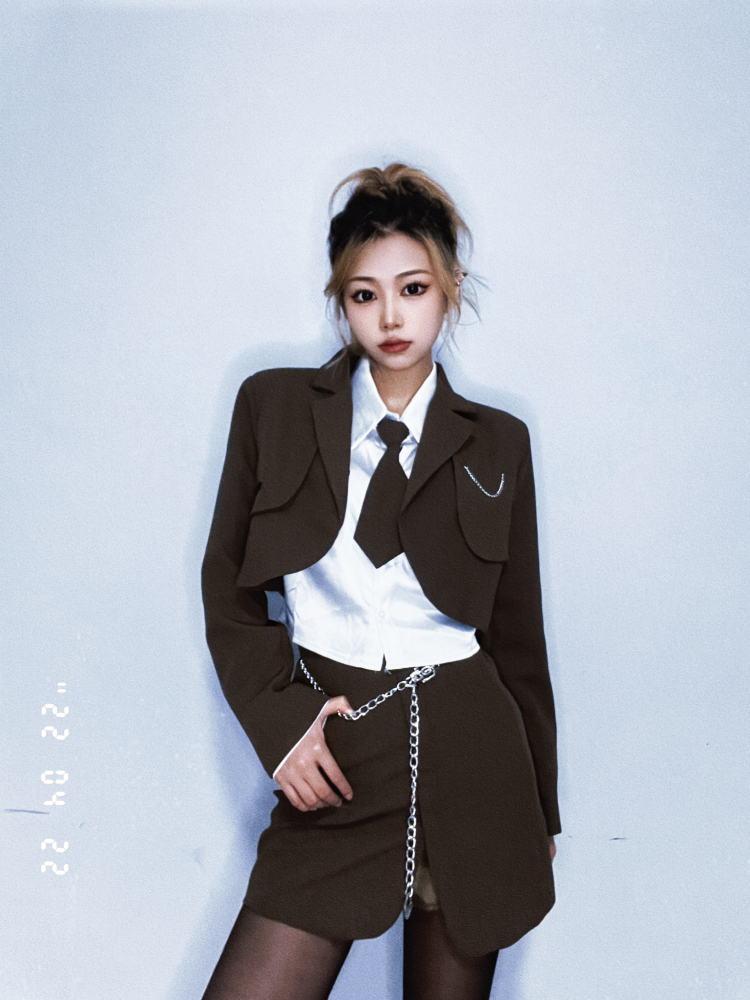 Muses.-吉林省·长春市·南关区-抖音快手微博-年龄20 身高163 体重92 职业DJ 会化妆 会穿搭 会ps 抖音粉二百多 快手粉七百多