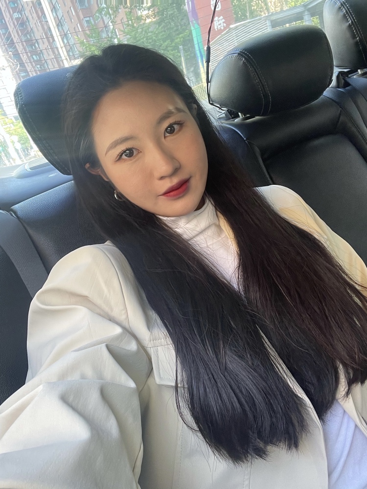 Chen.-北京市·北京市·昌平区-微博-身高169cm 体重49kg
喜欢拍照 会p图
平时韩风的衣服比较多 但其他风格也可驾驭