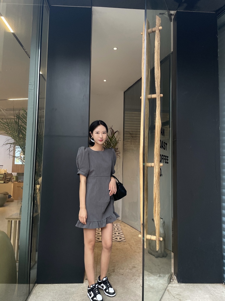 Chen.-北京市·北京市·昌平区-微博-身高169cm 体重49kg
喜欢拍照 会p图
平时韩风的衣服比较多 但其他风格也可驾驭