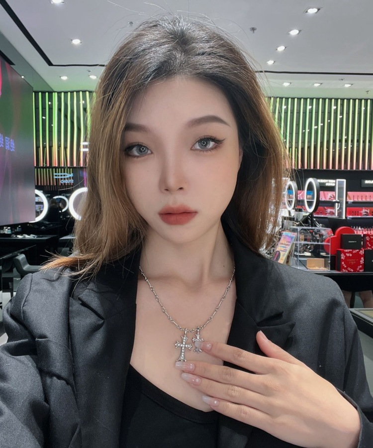 💓Kathy_-广东省·东莞市·东城街道--大家好!我是Kathy
会播音演讲,做过销售能够制作种草短视频,寄拍拍照,会彩妆化妆技巧
拍照写真日常所以图本人均🉑️
用心经营账号和产品买家秀 请大家信任
艺名:Kathy
年龄:24
身高:160