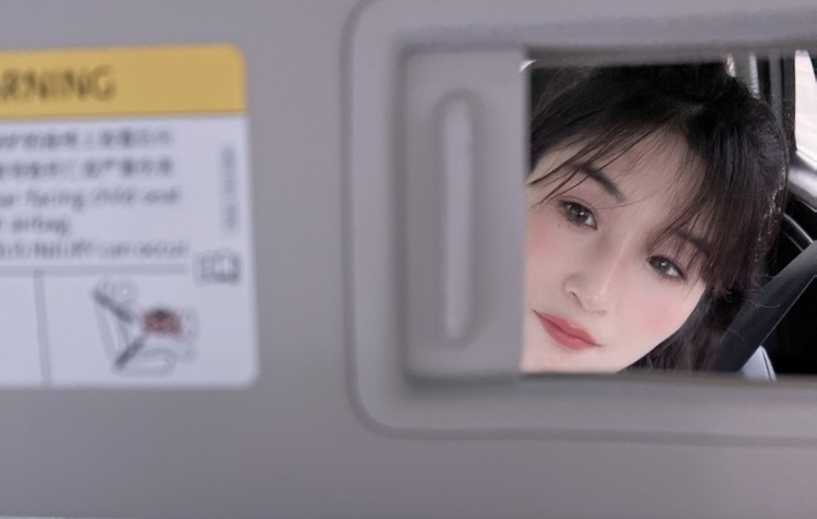 Laura-浙江省·杭州市·上城区--喜欢拍照  会P图技巧
可以接女装衣服  鞋子 帽子 耳钉 
不接内衣 谢谢