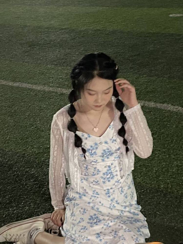 凉拌香菜-河南省·郑州市·新郑市--学的空中乘务专业,接受过形体化妆礼仪等教育,五官端正,身高体重在165 102。脸上比较干净,没有痘痘。皮肤偏白,入过三坑,喜欢拍照分享。最后一张是班级打卡的素颜照,骗子勿扰,大学生想挣个奶茶钱。