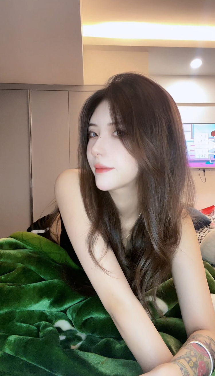 . 南南💚 -福建省·福州市·晋安区--卖家秀 免费试用 开箱测评 口红测评 服装可驾驭各种风格 耳饰 项链 鞋帽寄拍 拍照技术🉑️