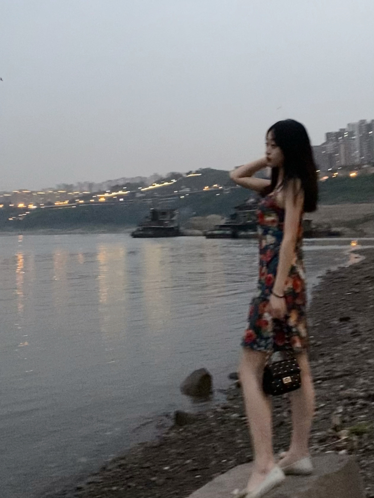 A-nan.-重庆市·重庆市·南岸区-快手-擅长拍照，到处探店拍照，身高160cm，体重100斤，接受衣服，手机壳，包包，鞋子，袜子，项链，手链，眼镜寄拍