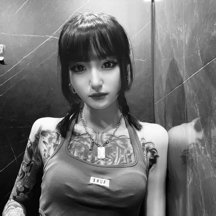 东北妹.-陕西省·渭南市·韩城市-快手-大家好！
我是一名00后自由职业时间充分身高163体重42 接寄拍 首饰项链美甲美瞳衣物 接大尺度内衣睡衣
感兴趣的话就联系我吧
身份：自由职业
身高：163CM
体重：42KG
粉丝：1k➕