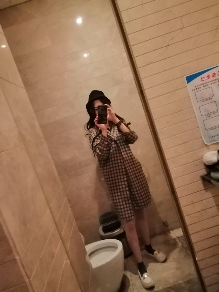 李李-福建省·厦门市·思明区-某红薯,抖音刚开始-接拍衣服,对镜,外景都可以,因为本人全职做服装行业,希望可以一起努力!半路新手!感恩有缘的老板!
