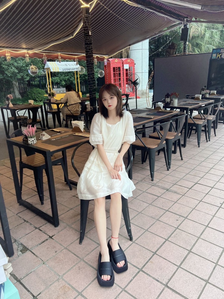 Yer.🌙-广东省·广州市·番禺区-抖音,某红薯,知乎,微博-广州学生,业余模特,有寄拍经验。想要接单。买家秀(衣服、包包、鞋子、首饰等皆可),模特写真约拍,探店等均可。身高:162;体重:40kg。轻熟风,可爱风,jk,日系,oversize等,均可!