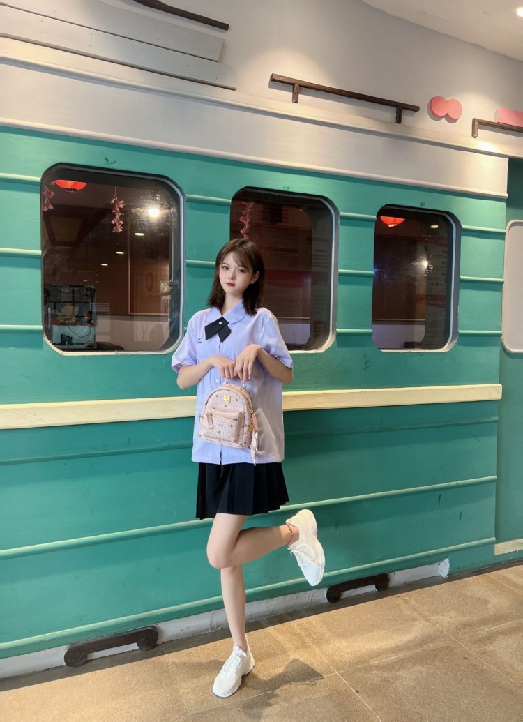 Yer.🌙-广东省·广州市·番禺区-抖音,某红薯,知乎,微博-广州学生,业余模特,有寄拍经验。想要接单。买家秀(衣服、包包、鞋子、首饰等皆可),模特写真约拍,探店等均可。身高:162;体重:40kg。轻熟风,可爱风,jk,日系,oversize等,均可!