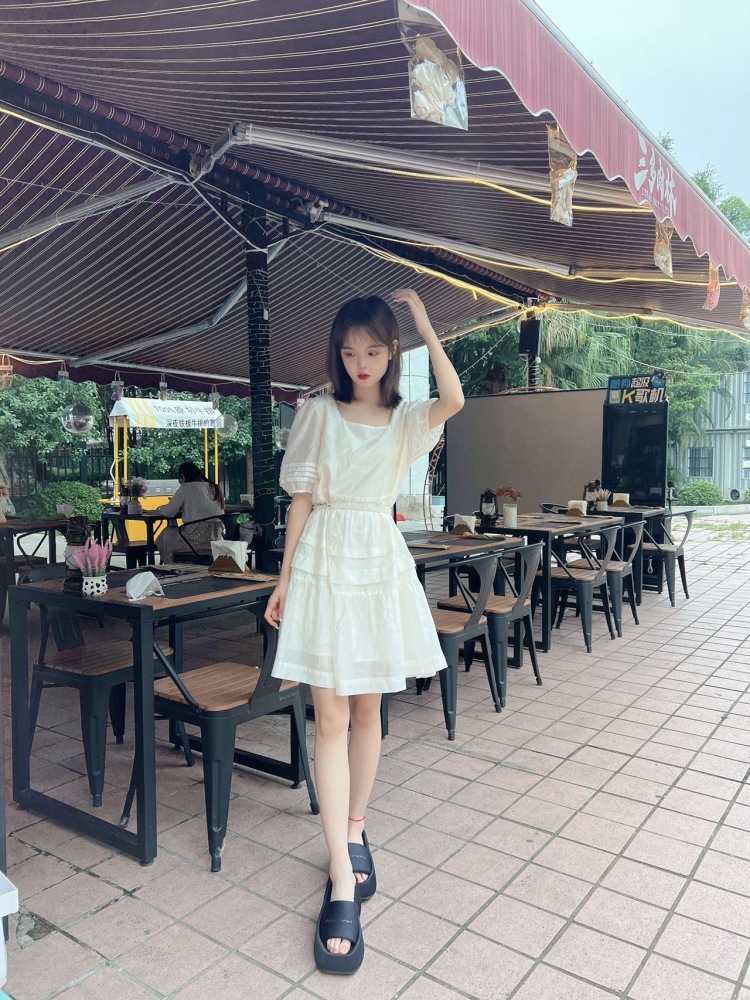 Yer.🌙-广东省·广州市·番禺区-抖音,某红薯,知乎,微博-广州学生,业余模特,有寄拍经验。想要接单。买家秀(衣服、包包、鞋子、首饰等皆可),模特写真约拍,探店等均可。身高:162;体重:40kg。轻熟风,可爱风,jk,日系,oversize等,均可!