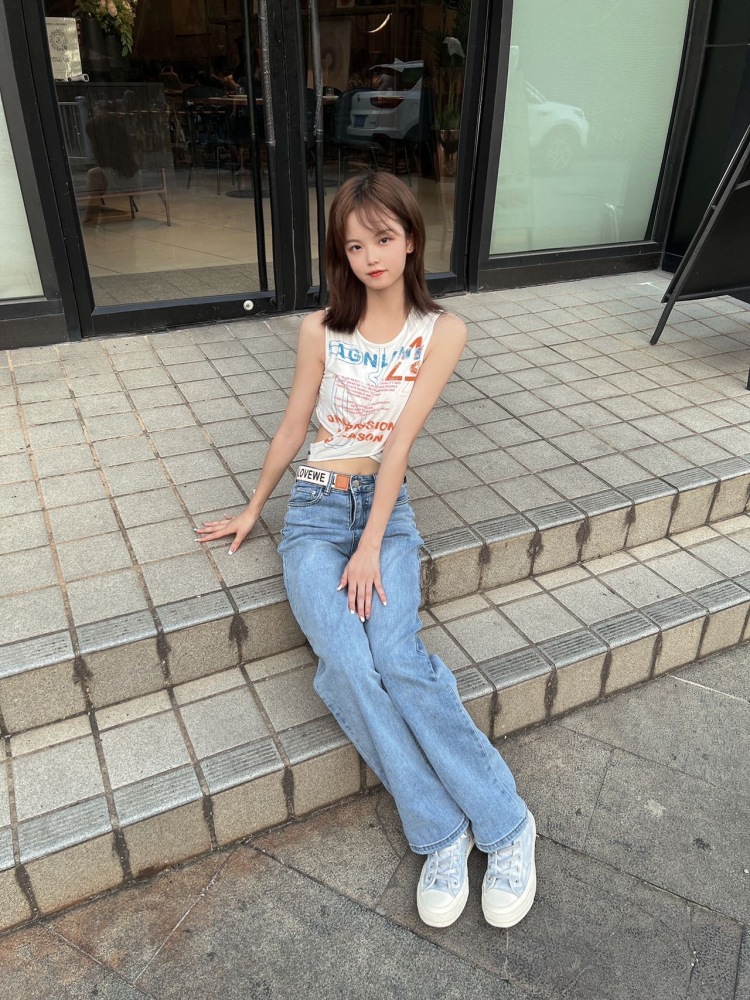Yer.🌙-广东省·广州市·番禺区-抖音,某红薯,知乎,微博-广州学生,业余模特,有寄拍经验。想要接单。买家秀(衣服、包包、鞋子、首饰等皆可),模特写真约拍,探店等均可。身高:162;体重:40kg。轻熟风,可爱风,jk,日系,oversize等,均可!