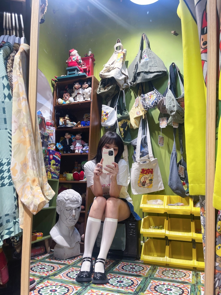 叫我晓周好辣-湖南省·长沙市·雨花区-抖音某红薯快手微博搜索晓周-大家好(*^o^*)大家可以叫我周周或者晓周~
身高:165 体重:102 星座:双子座♊️
❤️真心喜欢拍照 会穿搭善于色彩搭配 创意彩妆^视觉记录看到喜欢的一定要记录下来!
🌟接单范围:可以驾驭各