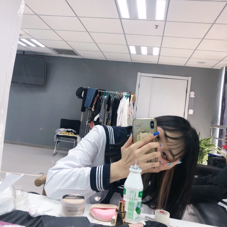 叫我晓周好辣-湖南省·长沙市·雨花区-抖音某红薯快手微博搜索晓周-大家好(*^o^*)大家可以叫我周周或者晓周~
身高:165 体重:102 星座:双子座♊️
❤️真心喜欢拍照 会穿搭善于色彩搭配 创意彩妆^视觉记录看到喜欢的一定要记录下来!
🌟接单范围:可以驾驭各
