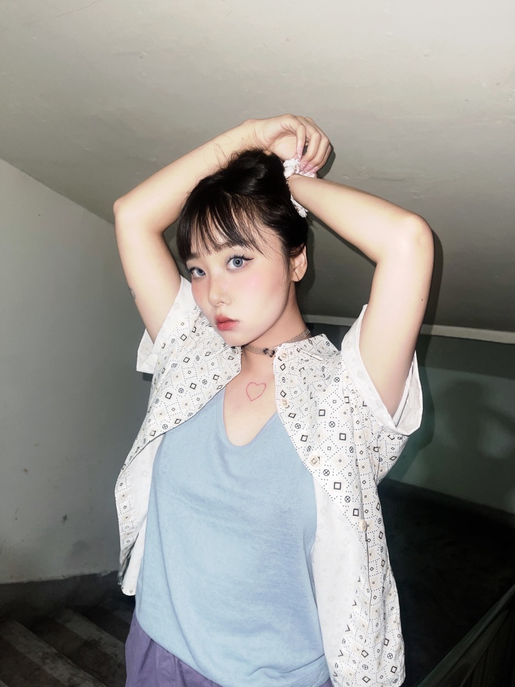 叫我晓周好辣-湖南省·长沙市·雨花区-抖音某红薯快手微博搜索晓周-大家好(*^o^*)大家可以叫我周周或者晓周~
身高:165 体重:102 星座:双子座♊️
❤️真心喜欢拍照 会穿搭善于色彩搭配 创意彩妆^视觉记录看到喜欢的一定要记录下来!
🌟接单范围:可以驾驭各