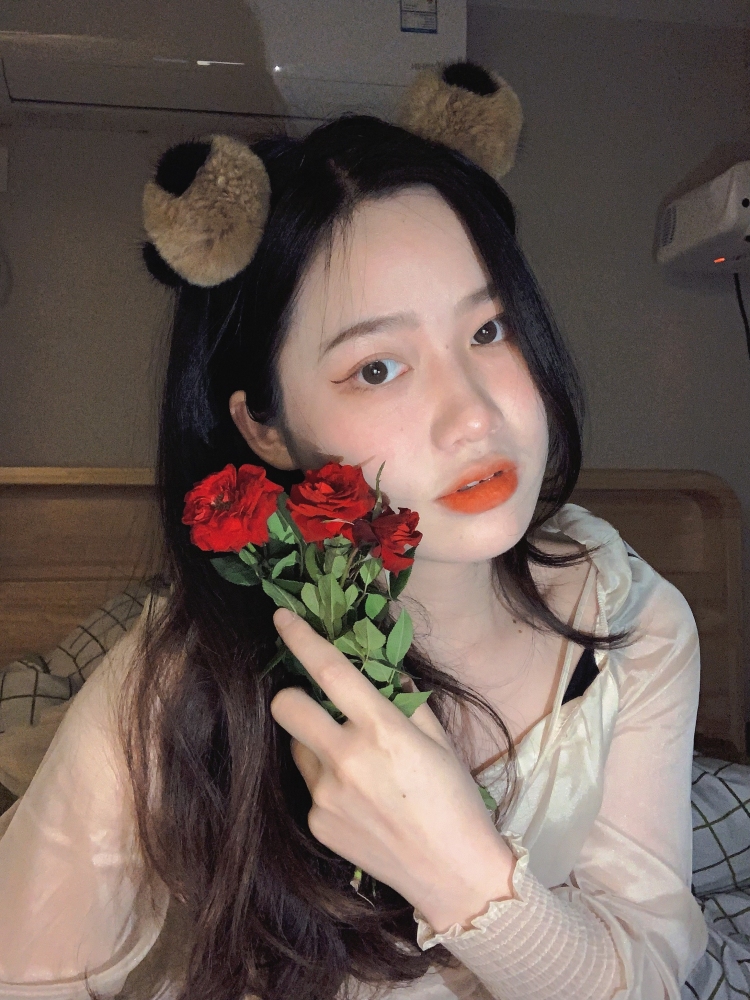 沈淋啊-江苏省·苏州市·姑苏区--喜欢摄影热爱拍照修图和视频剪辑都可接服装对镜拍,配饰自拍等有需要的可以联系呕
