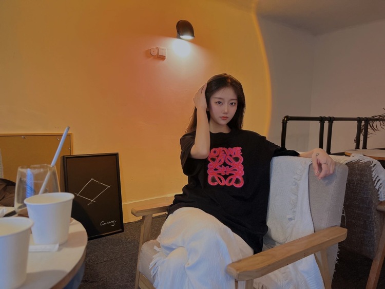 不高兴-湖北省·武汉市·武昌区--接寄拍,风格可多变,可爱性感知性都可!!!不接私房内衣,商家康康我!!