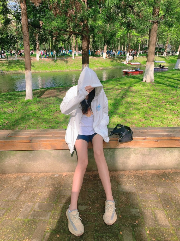 不高兴-湖北省·武汉市·武昌区--接寄拍,风格可多变,可爱性感知性都可!!!不接私房内衣,商家康康我!!