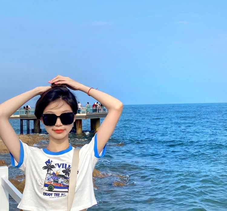 Hh-河南省·安阳市·文峰区--身高166体重44。目前是学生。可接范围是买家秀,寄拍,衣服 手链 项链 手机壳均可