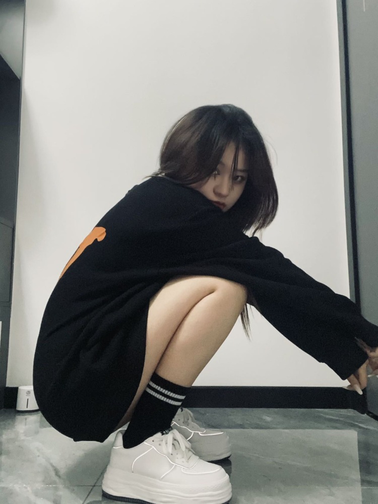 脏脏包-黑龙江省·哈尔滨市·南岗区--服装寄拍 衣服包包 首饰鞋子都可以 微胖妹子 梨形身材 有这方面的可以合作