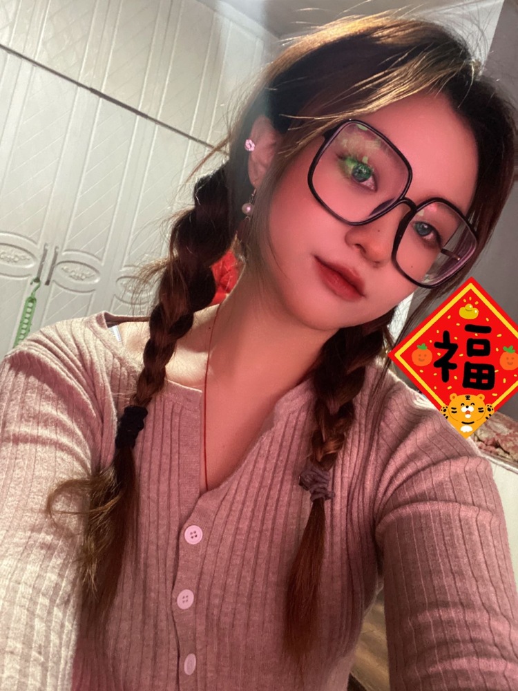 脏脏包-黑龙江省·哈尔滨市·南岗区--服装寄拍 衣服包包 首饰鞋子都可以 微胖妹子 梨形身材 有这方面的可以合作