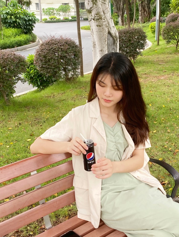 Y-广东省·佛山市·禅城区-抖音/某红薯/微博-喜欢拍照,衣服搭配,会修图,目前从事设计工作。
买家秀,寄拍,免费试用,开箱评测
