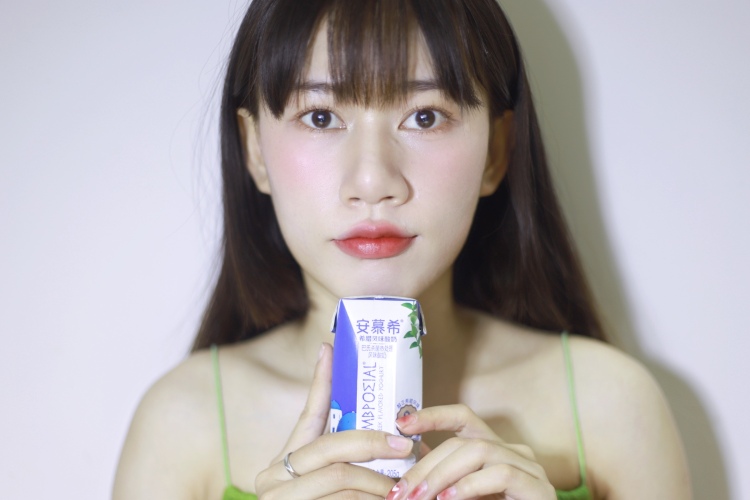 普通人-广西壮族自治区·崇左市·龙州县--可接买家秀,想接包包,饰品,穿搭,化妆品类,因为日常工作是化妆师兼摄影师,会自己搭配p图