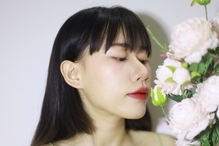 普通人-广西壮族自治区·崇左市·龙州县--可接买家秀,想接包包,饰品,穿搭,化妆品类,因为日常工作是化妆师兼摄影师,会自己搭配p图