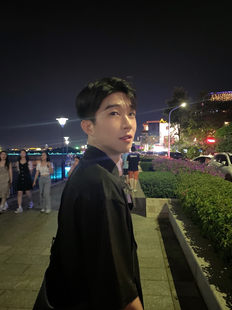 y-广东省·佛山市·顺德区--175cm,57kg🤦🏻♂️ 接寄拍,买家秀、短视频带货、种草带货,素人大学毕业生🎓。24小时在线。