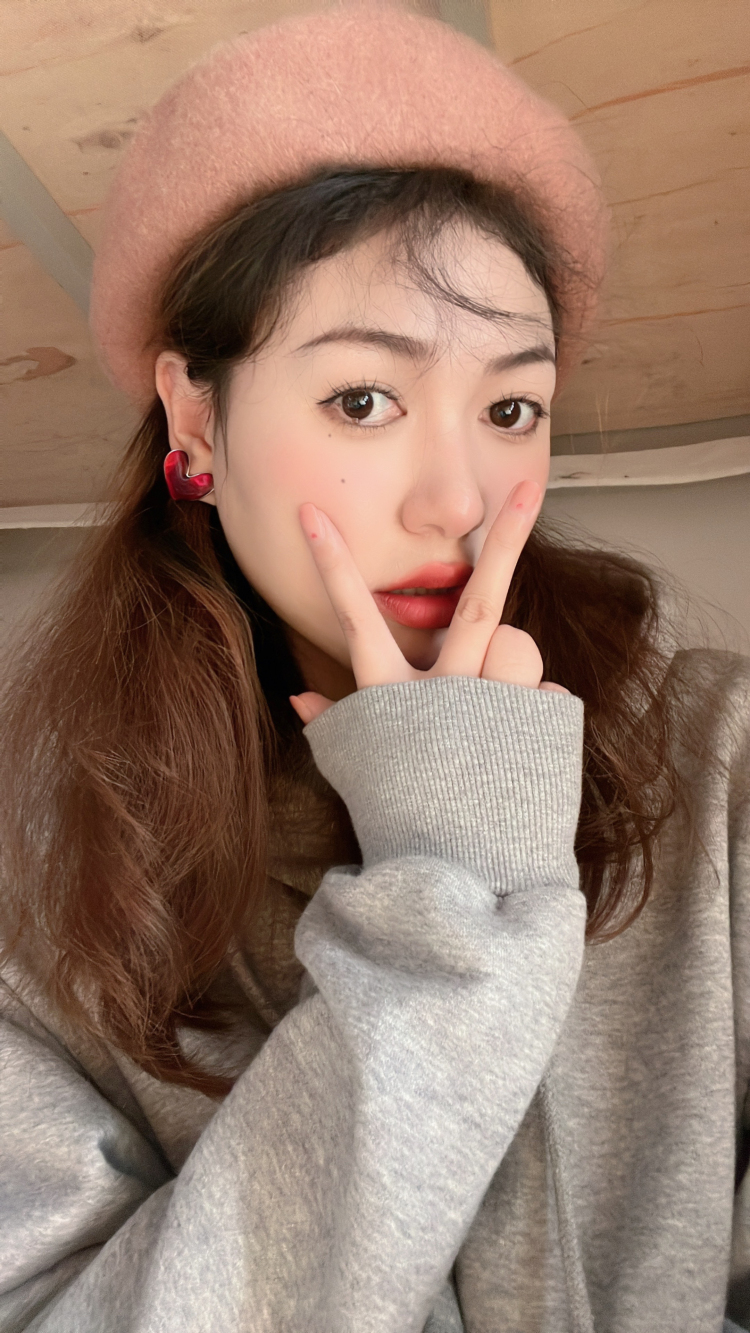晴絮~-河南省·郑州市·中原区-抖音/微博/某红薯/快手-接寄拍;买家秀;好物测评、好物种草、好物分享;我是个古灵精怪的小姐姐,性格开朗,好沟通,可以拍摄各种风格,会修图…