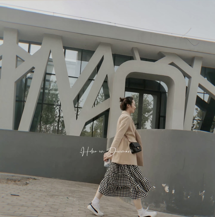 晴絮～-河南省·郑州市·中原区-抖音/微博/某红薯/快手-接寄拍；买家秀；好物测评、好物种草、好物分享；我是个古灵精怪的小姐姐，性格开朗，好沟通，可以拍摄各种风格，会修图…