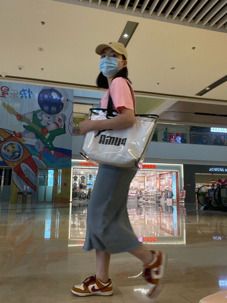 你的星冰乐-浙江省·金华市·永康市--会穿搭  适合辣妹或者女人一点的风格身高163130斤   身材匀称   适合拍大码女装