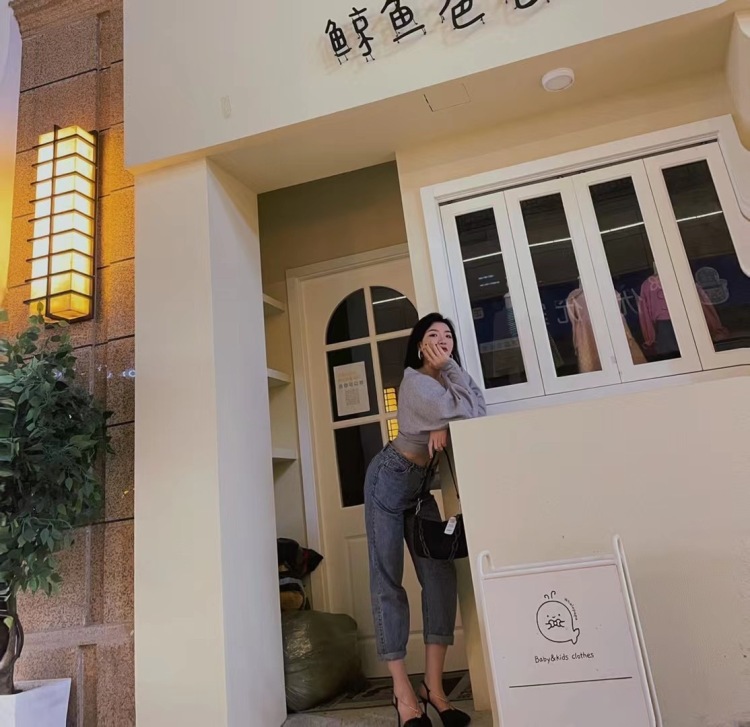 你的星冰乐-浙江省·金华市·永康市--会穿搭 适合辣妹或者女人一点的风格身高163130斤 身材匀称 适合拍大码女装