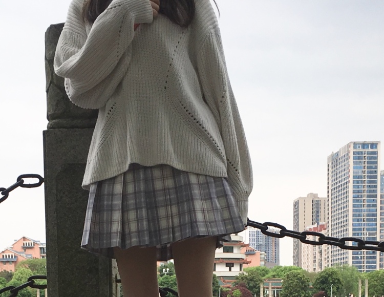 Star🌟-湖南省·长沙市·雨花区-抖音，某红薯-喜欢尝试不同风格的穿搭，接服装寄拍，风格方面淑女，性感，可爱都可。