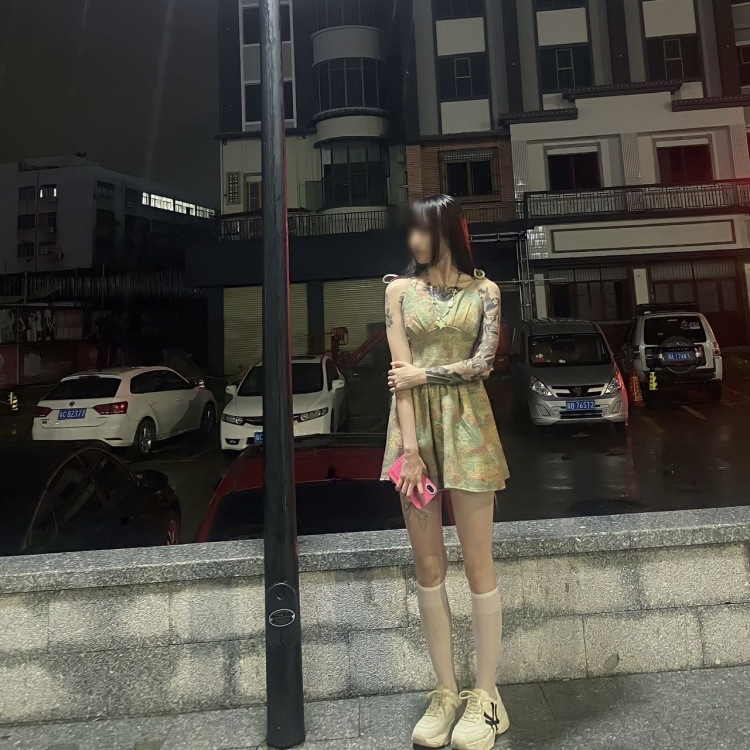 东北妹.-陕西省·渭南市·韩城市-快手-会化妆 会拍照 身高163体重84 什么风格都🉑 接大尺度