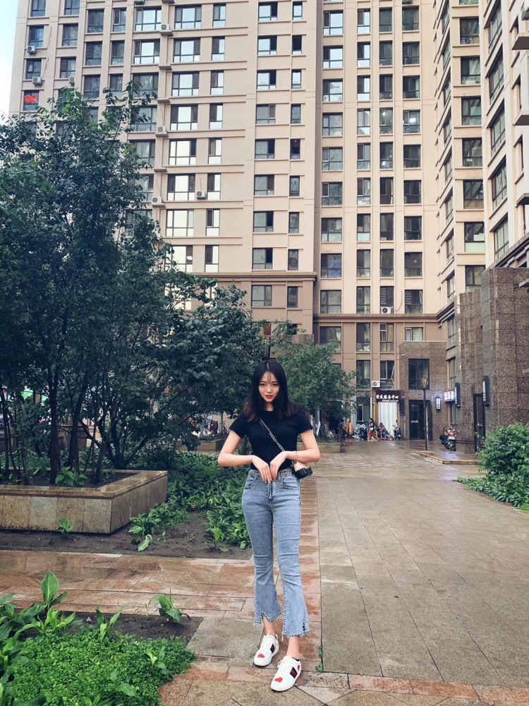 a豚豚mom🐱（💅）-黑龙江省·佳木斯市·向阳区-抖音：小梁能瘦-身高165体重104喜欢拍照修图，可以驾驭任何穿搭，风格百变，喜欢拍照，好沟通，时间自由，可以长期接单
艺名：豚豚
身份：素人
年龄：22
身高：165cm
体重：52kg
粉丝：2k
坐标：黑龙江省