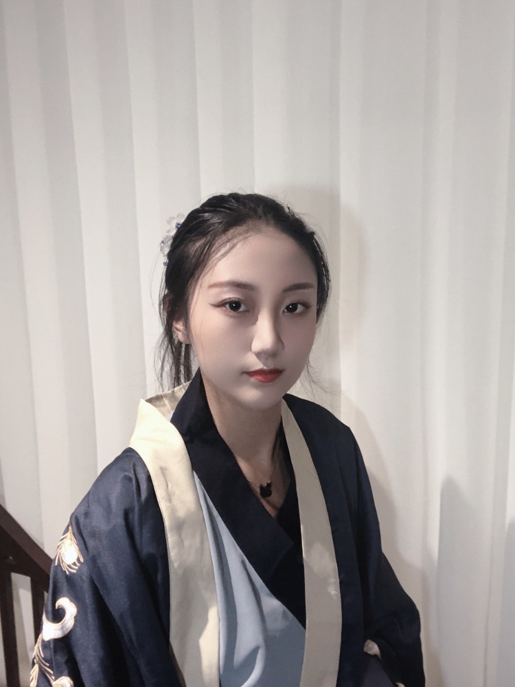 丁丁-辽宁省·朝阳市·凌源市-某红薯-身高175cm 体重110斤 鞋码:35号才艺:画画,写字,p图 接线上代拍