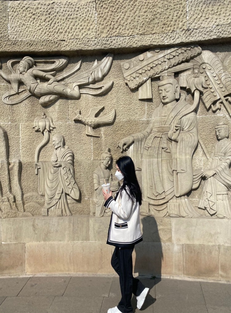 叽里咕噜-内蒙古自治区·呼伦贝尔市·扎兰屯市-某红薯 快手 抖音-接女装、首饰、美瞳寄拍，颜值在线，出图快
年龄：21
身高：168CM
体重：48KG
合作可谈