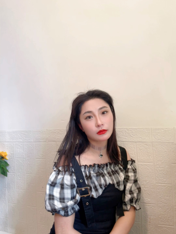 小言-云南省·昆明市·盘龙区-B站 某红薯-建筑设计师小一枚喜欢音乐会弹吉他爱拍照 现在希望能做个寄拍模特,接买家秀,可长期合作,自己在开始做账号后期可种草带货直播带货