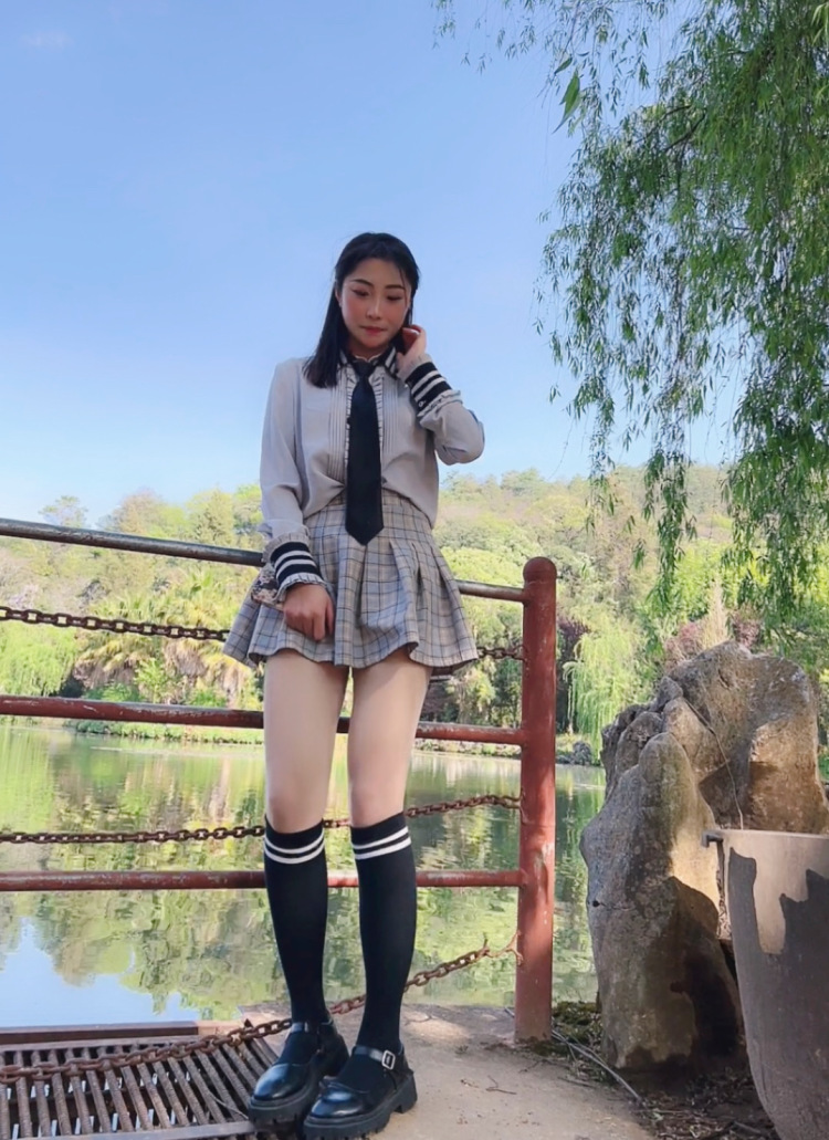 小言-云南省·昆明市·盘龙区-B站 某红薯-建筑设计师小一枚喜欢音乐会弹吉他爱拍照 现在希望能做个寄拍模特,接买家秀,可长期合作,自己在开始做账号后期可种草带货直播带货