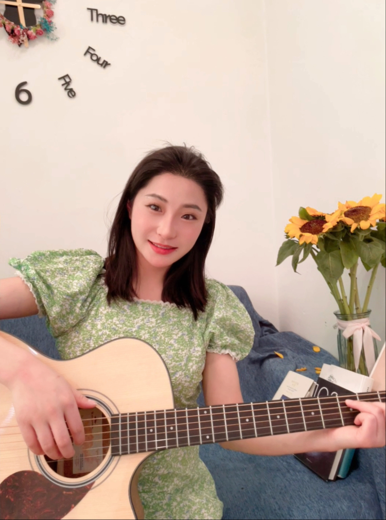 小言-云南省·昆明市·盘龙区-B站 某红薯-建筑设计师小一枚喜欢音乐会弹吉他爱拍照  现在希望能做个寄拍模特，接买家秀，可长期合作，自己在开始做账号后期可种草带货直播带货