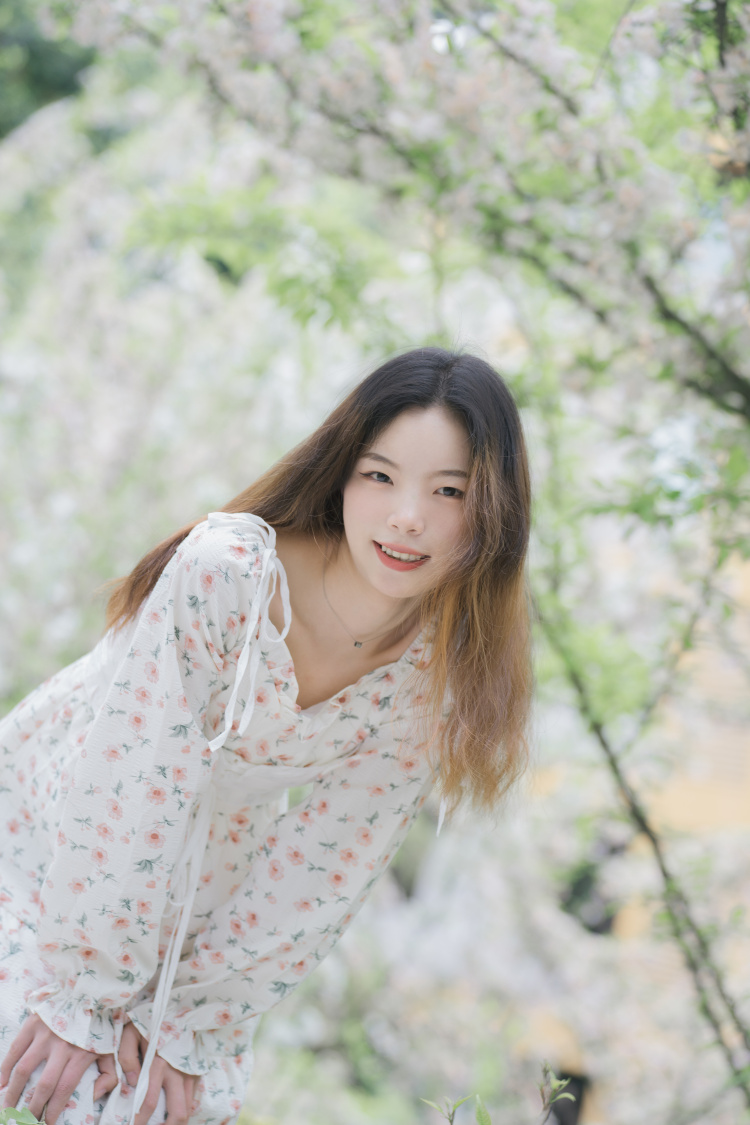 花-四川省·眉山市·东坡区--喜欢拍照可接买家秀,服装寄拍等,在校大学生时间充足,出图快,可以自己修图