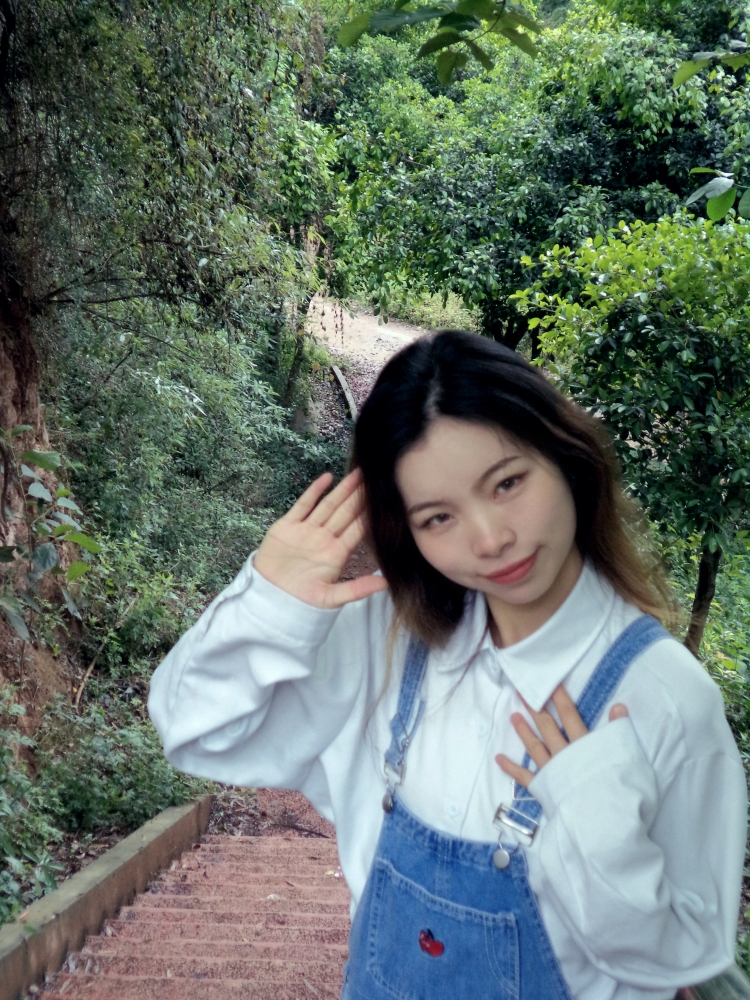 花-四川省·眉山市·东坡区--喜欢拍照可接买家秀,服装寄拍等,在校大学生时间充足,出图快,可以自己修图
