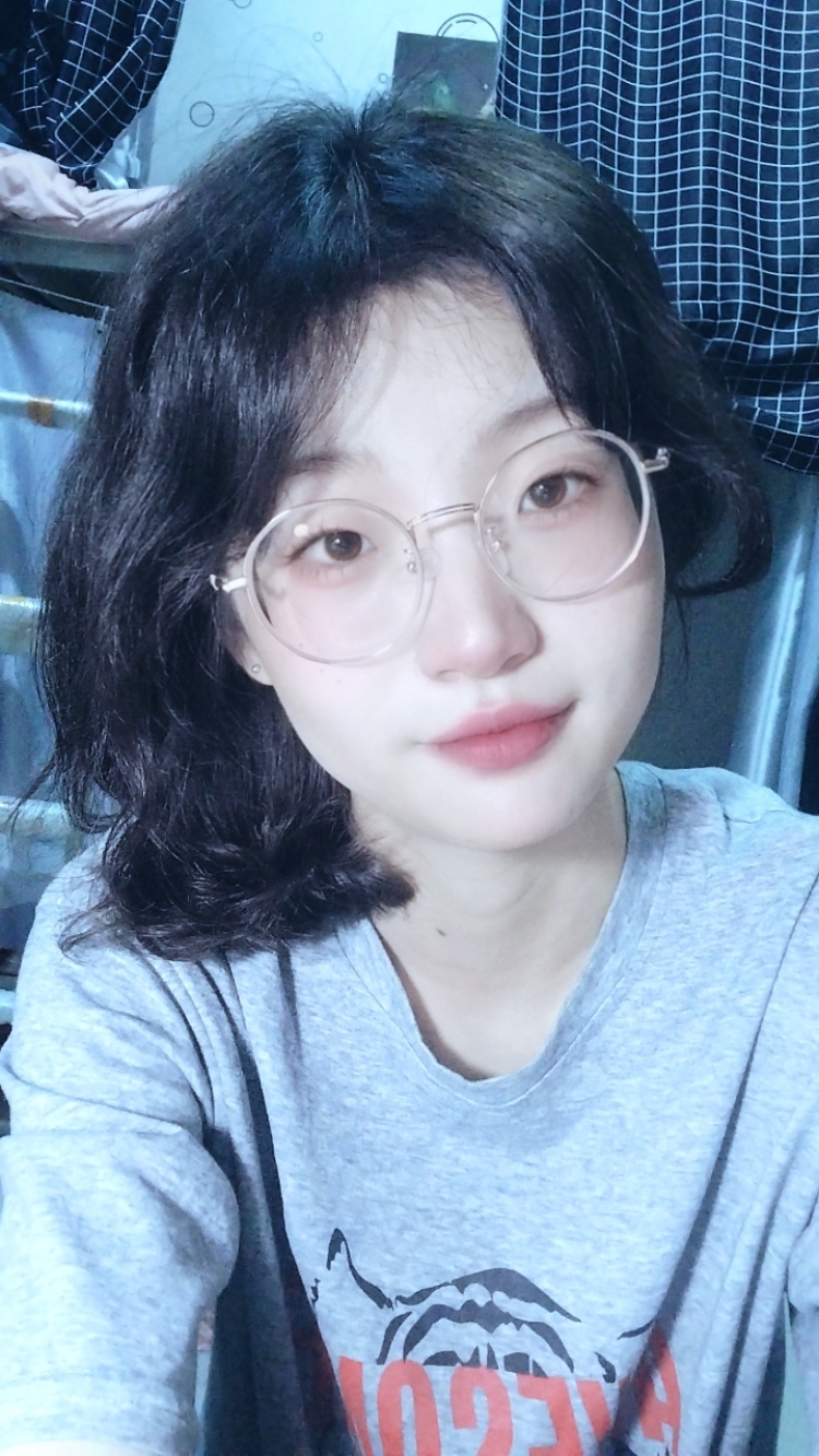 爱吃馒头-云南省·昆明市·嵩明县--日常 某红薯 抖音 微博都打卡
偏瘦,大学生在校时间悠闲,
希望可以有寄拍,服饰,配饰类都可