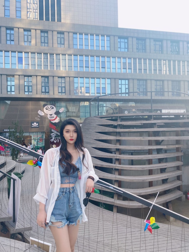 SU💋-北京市·北京市·朝阳区-抖音 微博-160 92 曾任舞蹈老师 有责任心 风格可多变 瞳模也可 出图快 精通各种妆容 擅长p图