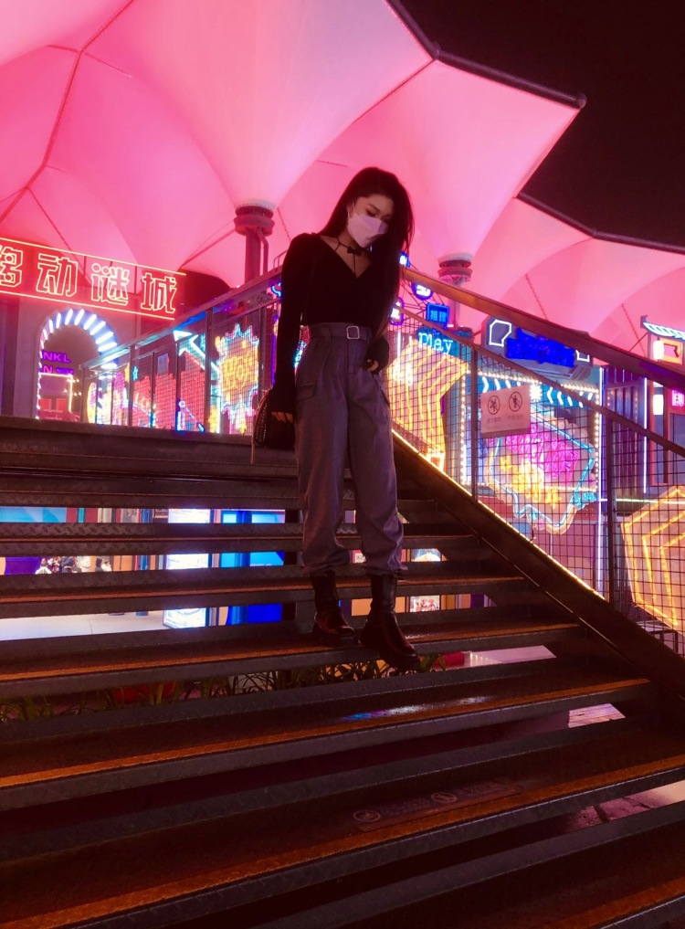 SU💋-北京市·北京市·朝阳区-抖音 微博-160 92 曾任舞蹈老师 有责任心 风格可多变 瞳模也可 出图快 精通各种妆容 擅长p图